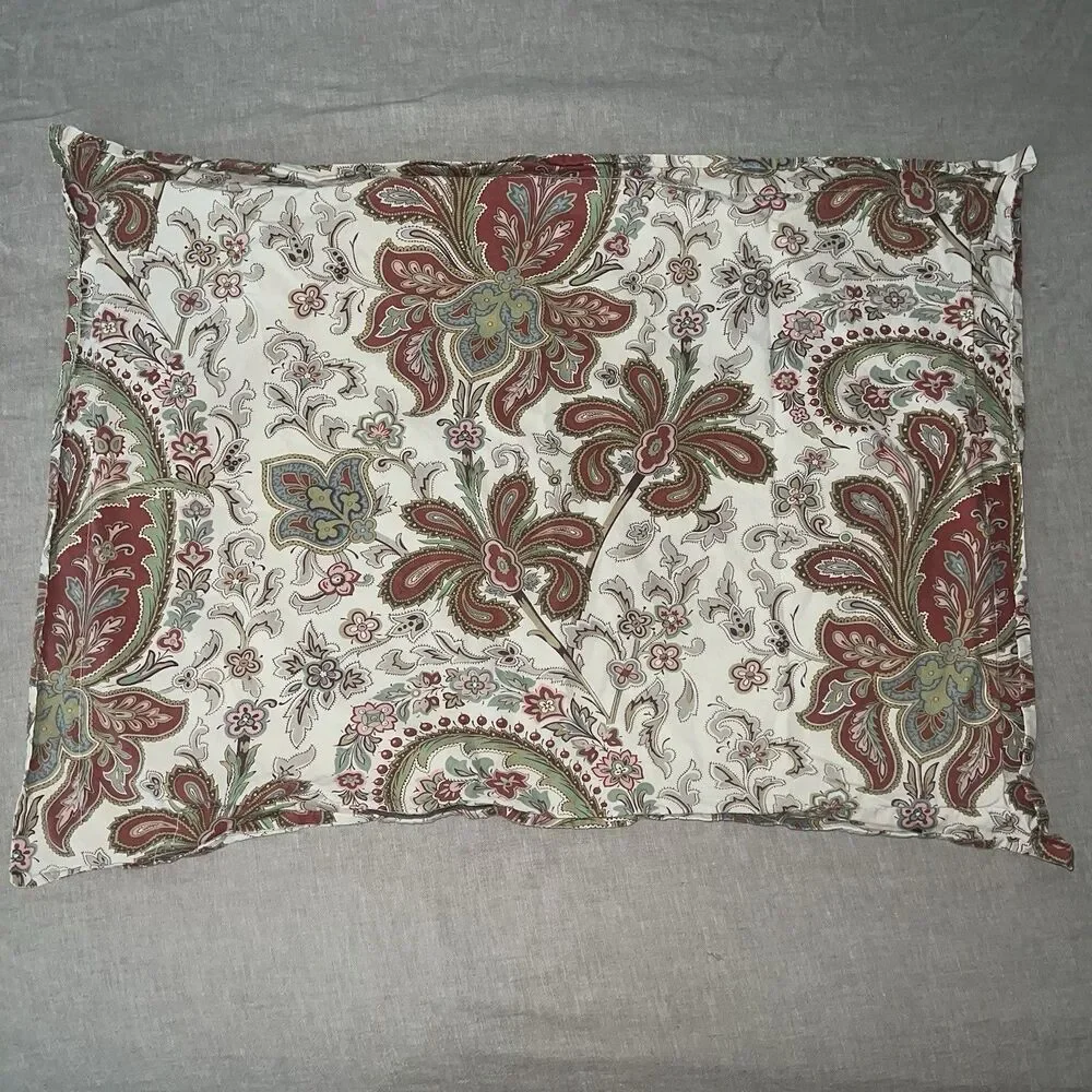 Pottery Barn Charlie Paisley Percale Standard Pillow Shams Red Set of 2